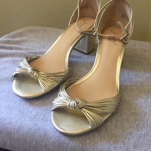 Badgley Mischka Jewels Gold heels 10